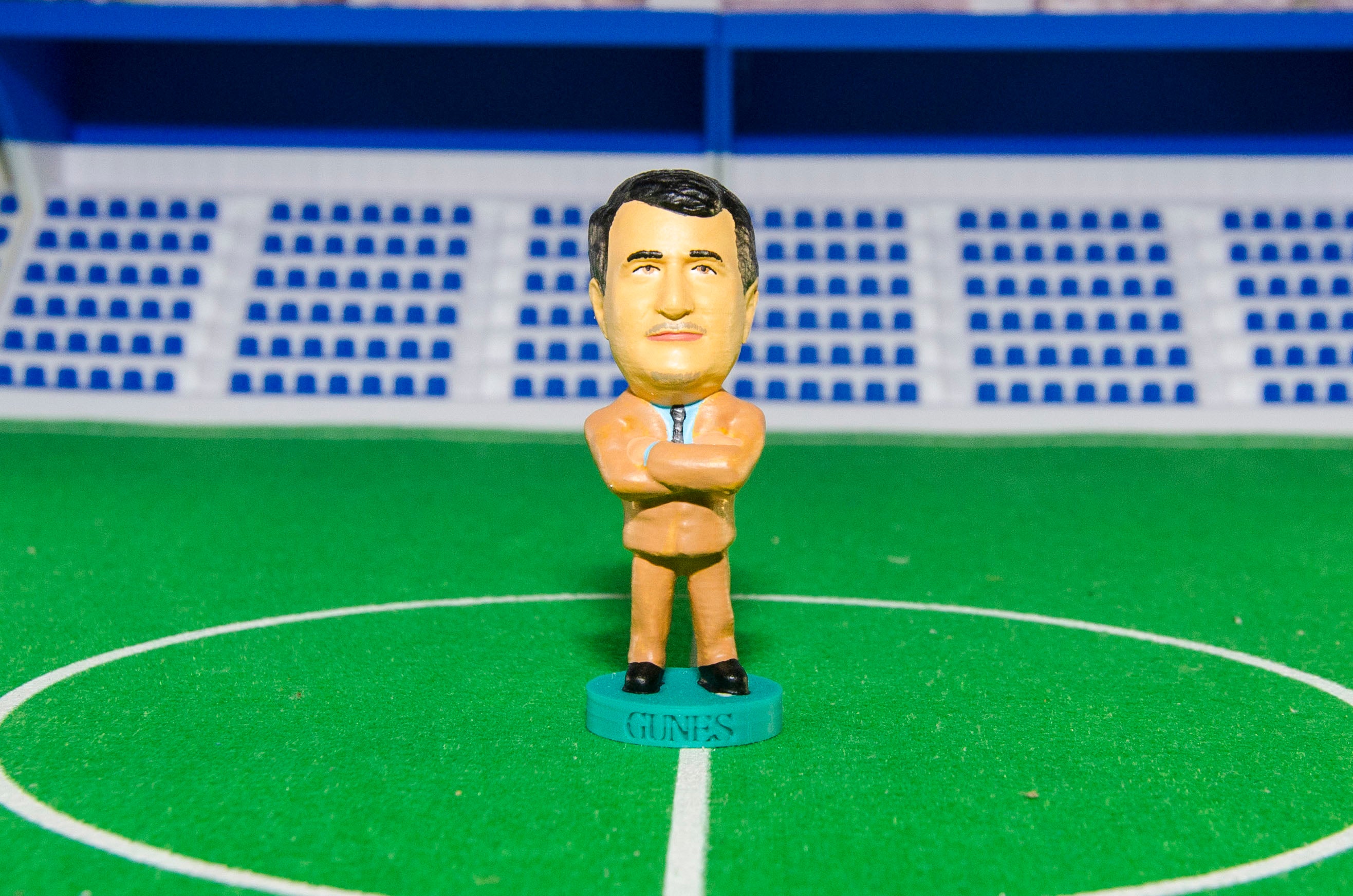 Turkey Gunes Manager Suit World Cup 2002