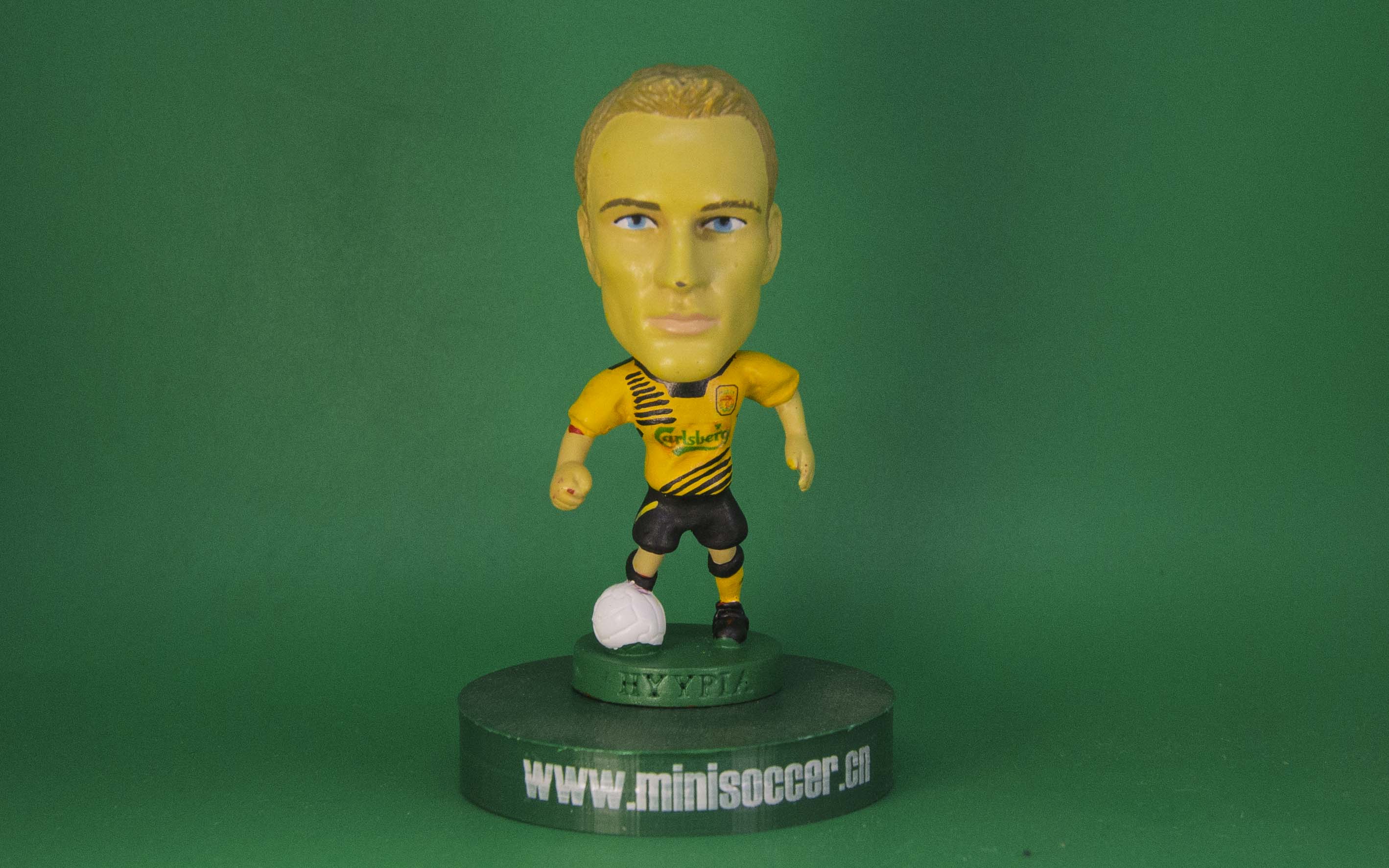 Hyypia Liverpool 2004-05 Away